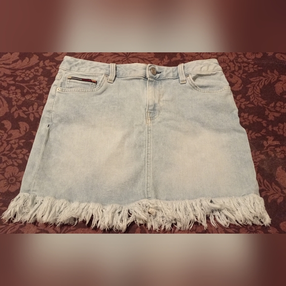 Tommy Hilfiger skirt, size 6 - Picture 1 of 7